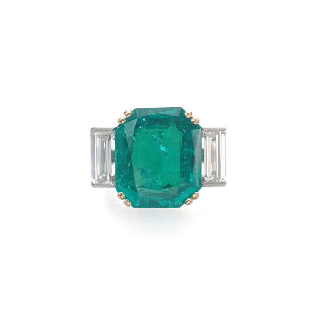 View full screen - View 1 of Lot 246. Emerald and diamond ring | 卡地亞 | 祖母綠配鑽石戒指.