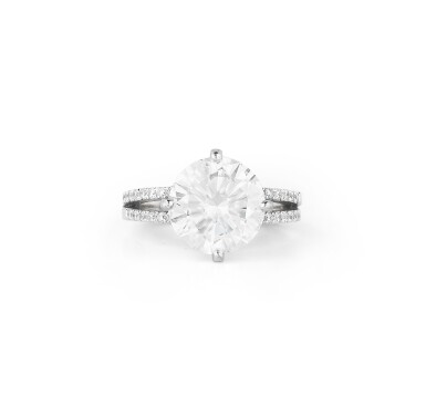View full screen - View 1 of Lot 98. BAGUE DIAMANTS | DIAMOND RING.