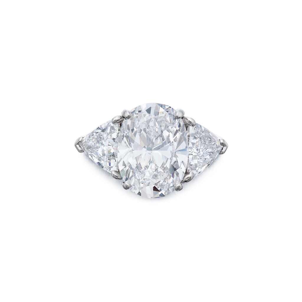 View full screen - View 1 of Lot 33. Diamond Ring.