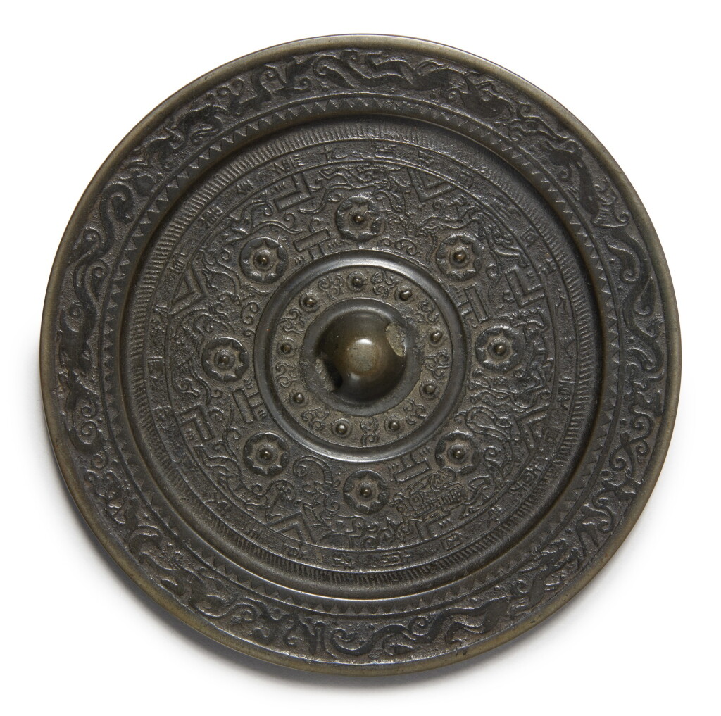 View full screen - View 1 of Lot 1131. A HAN-STYLE BRONZE MIRROR, 19TH / 20TH CENTURY .