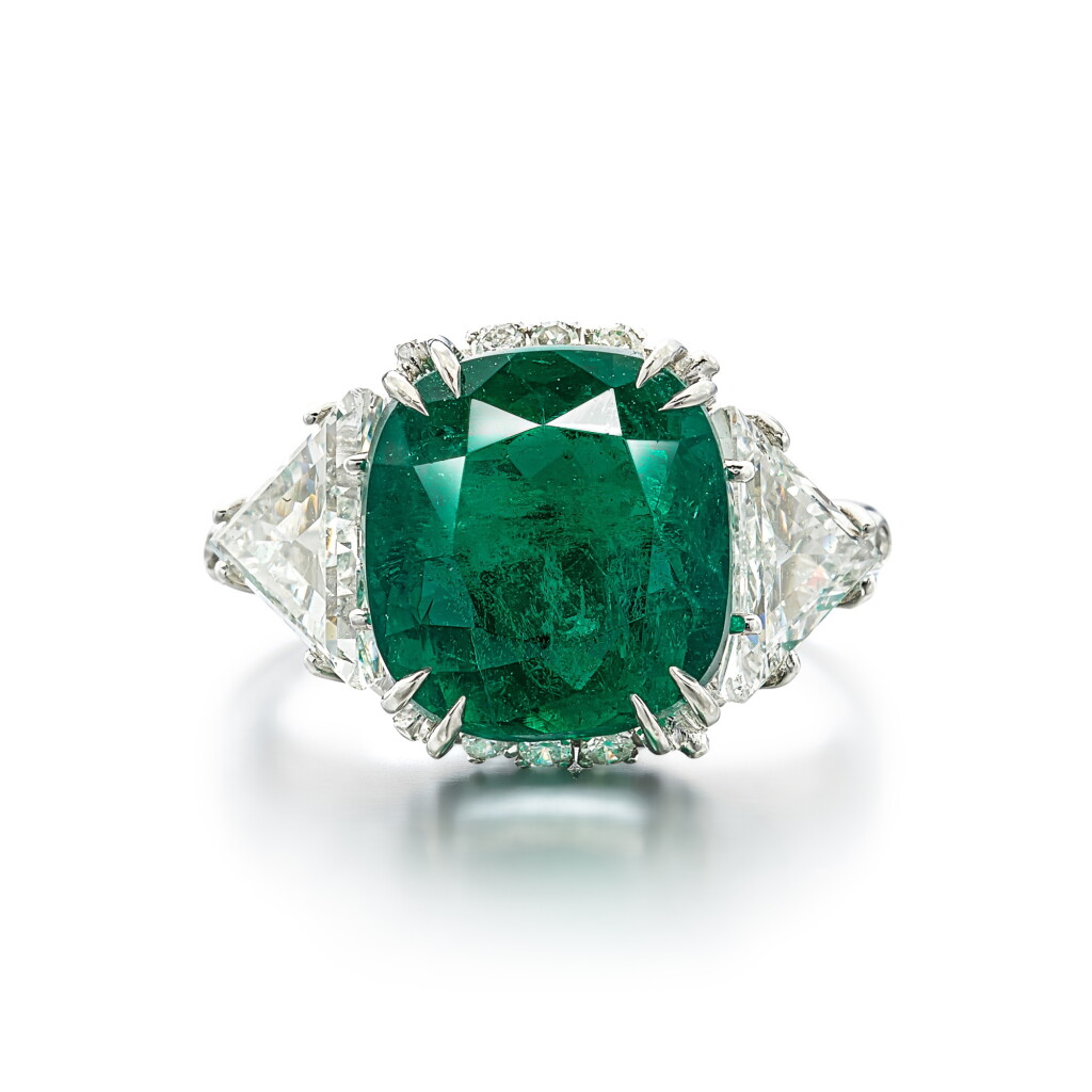 View full screen - View 1 of Lot 1759. Emerald and Diamond Ring | 6.63克拉「哥倫比亞」祖母綠 配 鑽石 戒指.
