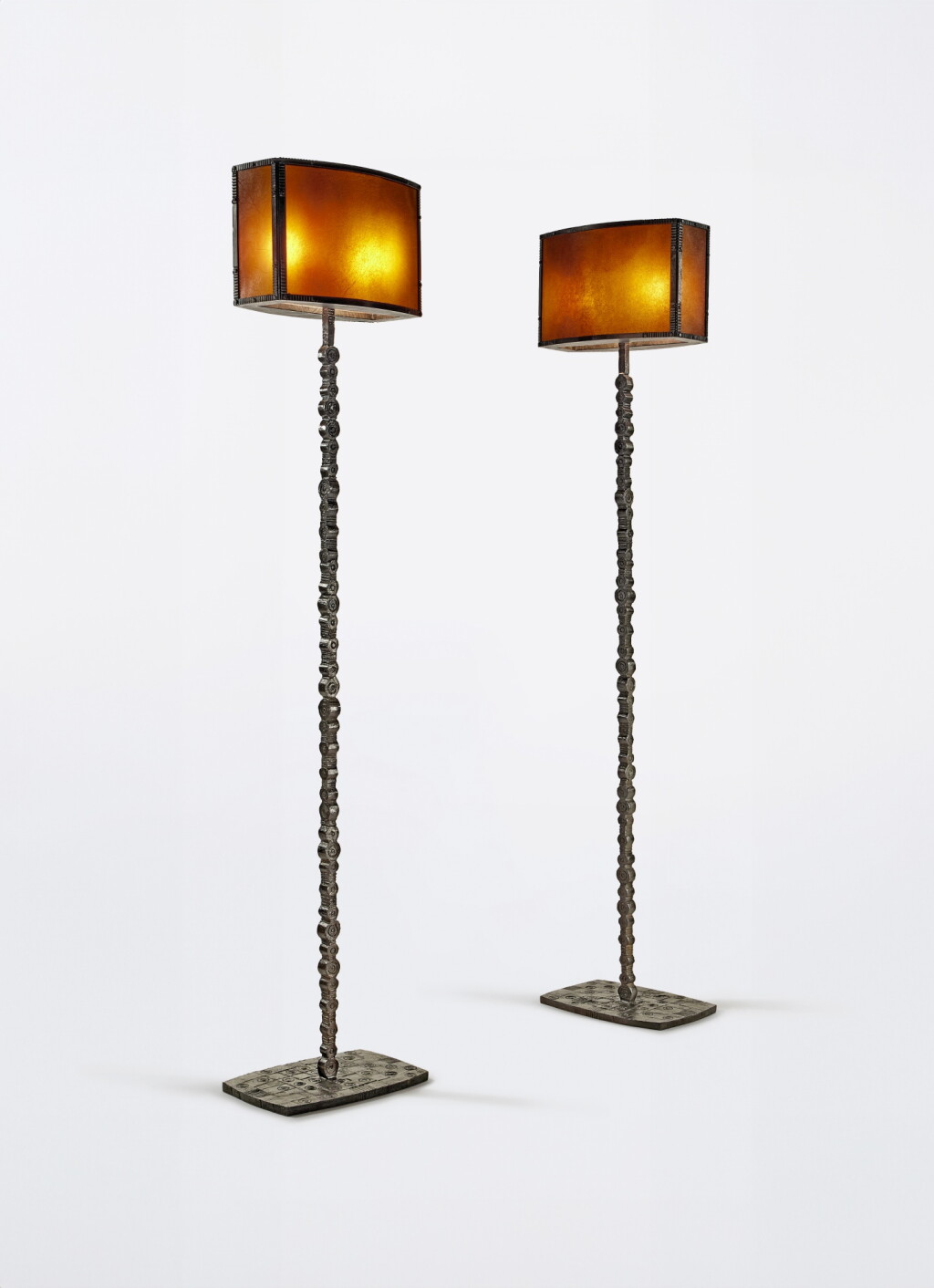 Voir en plein écran - Voir 1 du lot 22. Pair of “Totem” Floor Lamps.