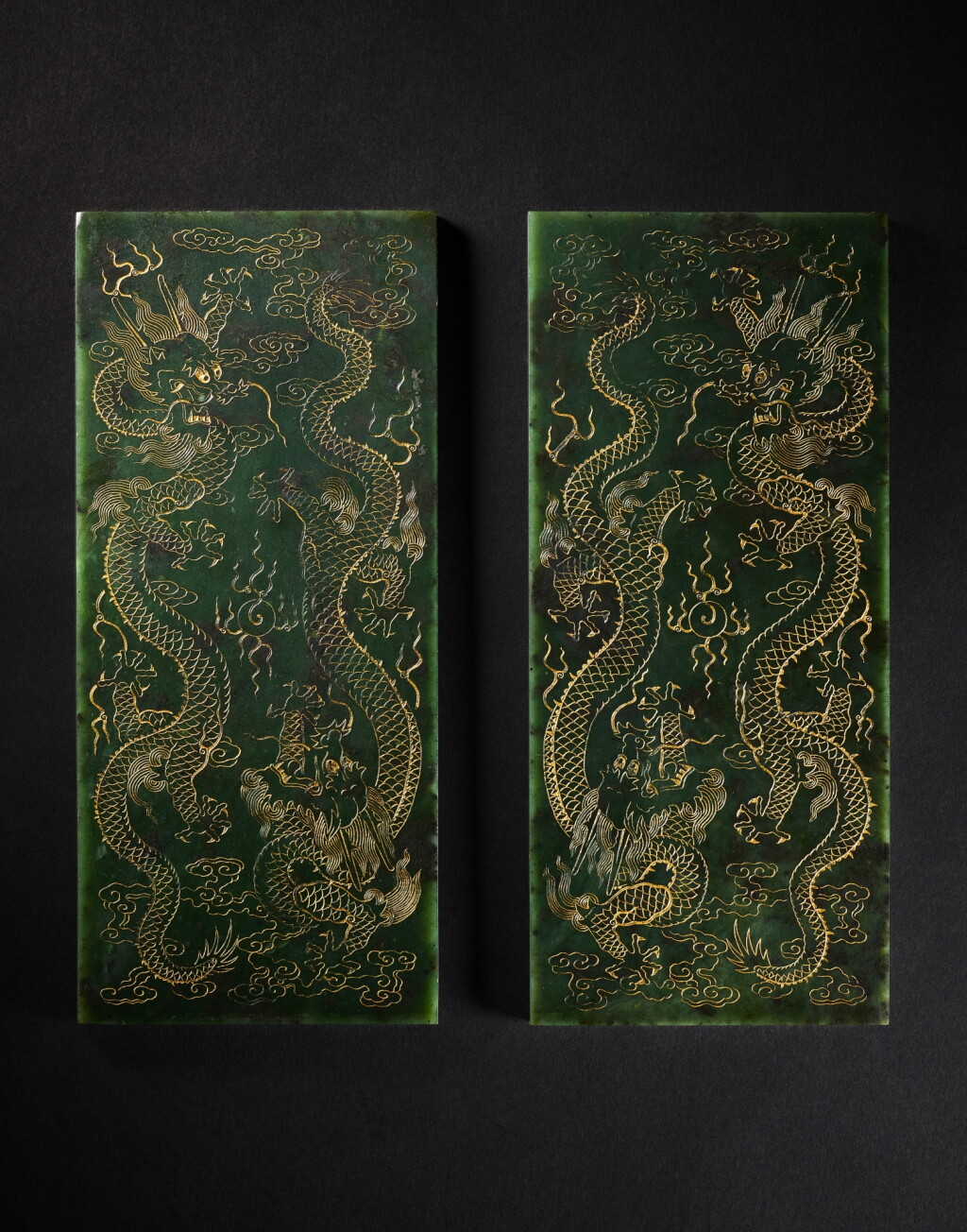 View full screen - View 1 of Lot 8065. Two gilt-inscribed leaves from a spinach-green jade book, Qing dynasty, Qianlong period, dated to the gengxu year (corresponding to 1790) | 清乾隆庚戌年(1790年) 碧玉描金御筆《四得論》冊兩片 「八徵耄念」、「自彊不息」印.