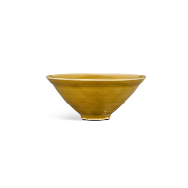 View full screen - View 1 of Lot 427. A Yaozhou celadon bowl, Northern Song dynasty 北宋 耀州青釉盌.