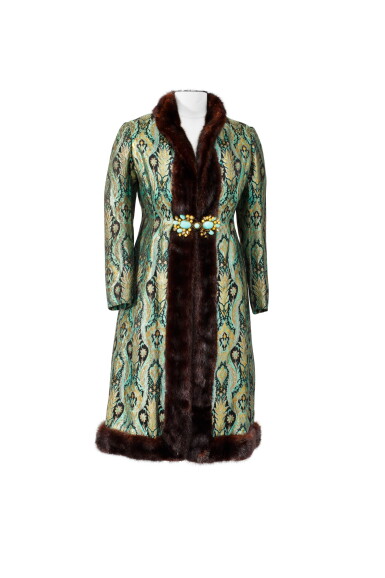 View full screen - View 1 of Lot 44. Nina Ricci par Gérard Pipart, Haute Couture, Fall-Winter 1964-1965, Silk broché coat lined with fur | Manteau en broché de soie, bordé de fourrure .