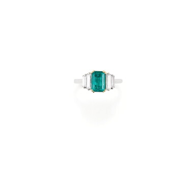 View full screen - View 1 of Lot 262. BAGUE ÉMERAUDE ET DIAMANTS, BOUCHERON | EMERALD AND DIAMOND RING, BOUCHERON.