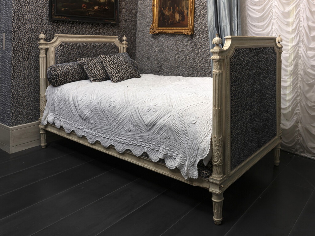 View full screen - View 1 of Lot 189. A white lacquered wood bed, Louis XVI, circa 1780.