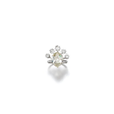 View full screen - View 1 of Lot 183. DIAMOND RING.