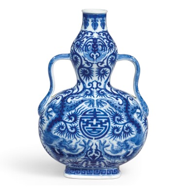 View full screen - View 1 of Lot 3604. A FINE BLUE AND WHITE 'DRAGON' DOUBLE-GOURD VASE SEAL MARK AND PERIOD OF QIANLONG | 清乾隆 青花游龍獻壽如意耳葫蘆瓶 《大清乾隆年製》款.