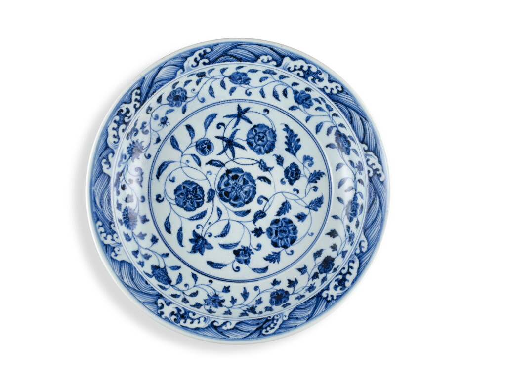 View full screen - View 1 of Lot 1104. A fine and rare blue and white 'floral' charger, Ming dynasty, Yongle period | 明永樂 青花花卉紋折沿盤.