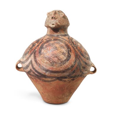 View full screen - View 1 of Lot 809. A rare painted pottery human-head jar Majiayao culture, Machang phase, c. 2200-2000 B.C. 馬家窰文化 馬廠類型 彩陶人首罐.