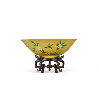 View full screen - View 1 of Lot 84. A fine yellow-glazed, aubergine and green-enamelled 'camellia' bowl, Qing dynasty, Kangxi period | 清康熙 黃地紫綠彩花卉紋笠式盤.