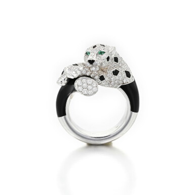 View full screen - View 1 of Lot 283. Cartier | Bague onyx, émeraudes et diamants, "Panthère" | Onyx, emerald and diamond ring, 'Panthère'.