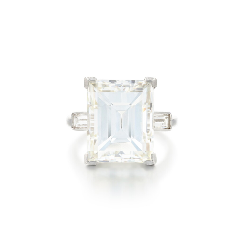 View full screen - View 1 of Lot 153. Bague diamants | Diamond ring .