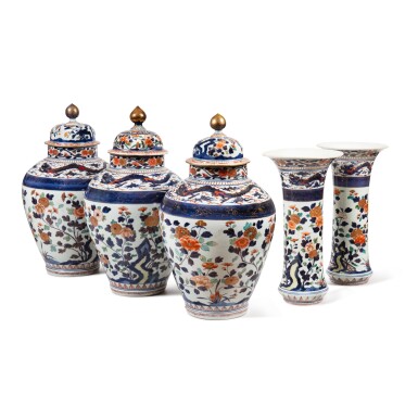 View full screen - View 1 of Lot 230. An Arita five-piece garniture, Japan, Edo period | Garniture de cinq vases en porcelaine Arita, Japon, époque Edo.