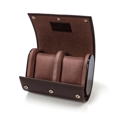 View full screen - View 1 of Lot 503. Pochette de voyage en cuir pour deux montres avec coussins amovibles | Leather travel pouch for two watches with removable cushions Vers 2018 | Circa 2018.
