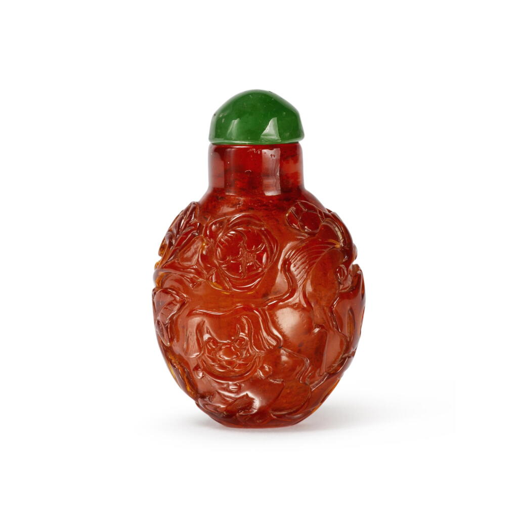 View full screen - View 1 of Lot 802. A carved amber 'Buddhist lion' snuff bottle, Qing dynasty, 18th / 19th century | 清十八 / 十九世紀 琥珀雕瑞獅紋鼻烟壺.