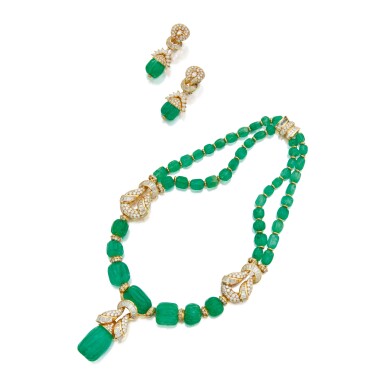 View full screen - View 1 of Lot 168. EMERALD AND DIAMOND NECKLACE AND PAIR OF EARCLIPS.
