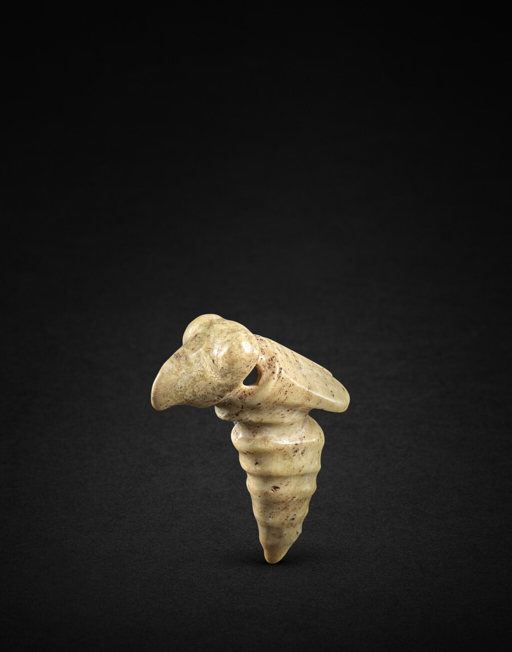 View full screen - View 1 of Lot 943. A calcified jade 'bird' pendant, Neolithic period, Hongshan culture | 新石器時代紅山文化 玉鳥.