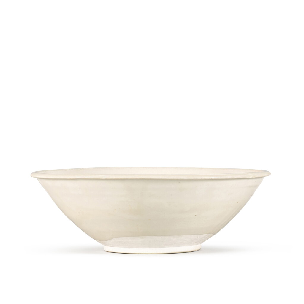 View full screen - View 1 of Lot 1012. A Dingyao lobed bowl, Five dynasties - Northern Song dynasty | 五代至北宋 定窰白釉撇口斗笠盌.
