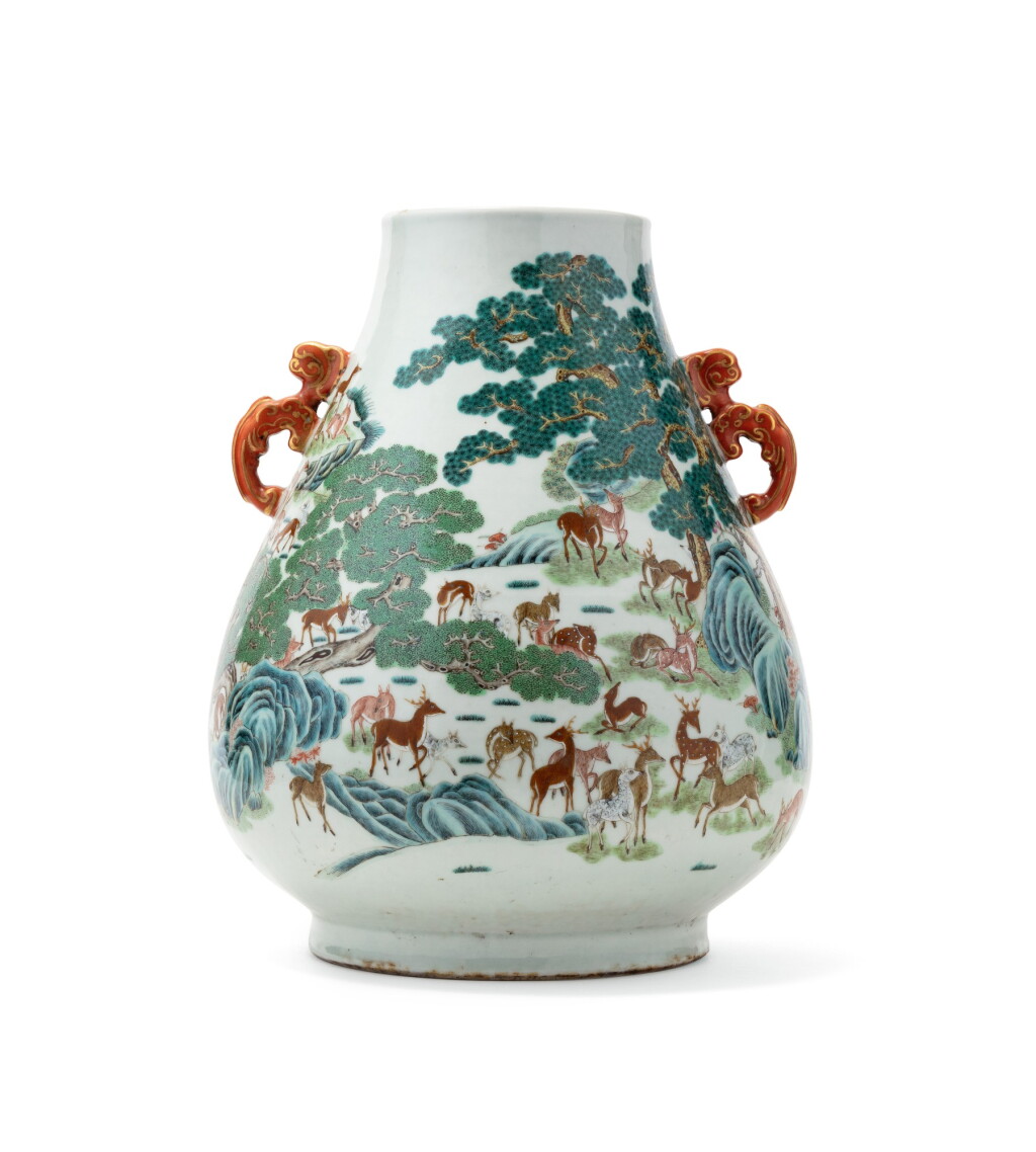 View full screen - View 1 of Lot 115. A large famille-rose 'hundred deer' vase, hu Republican period | 民國 粉彩百鹿尊 《大清乾隆年製》仿款.