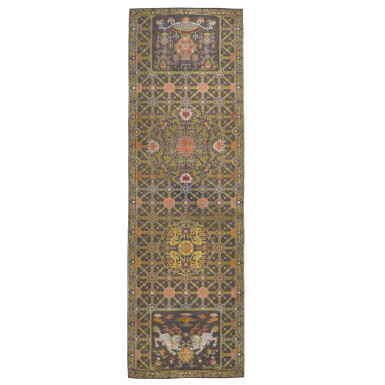 View full screen - View 1 of Lot 31. A SILK BROCADE CHAIR COVER, QING DYNASTY, 19TH CENTURY 清十九世紀 織錦團花卉夔龍紋墊面.