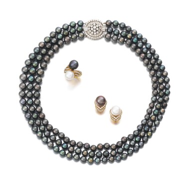 View full screen - View 1 of Lot 161. Collier perles de culture et diamants | Cultured pearl and diamond necklace.