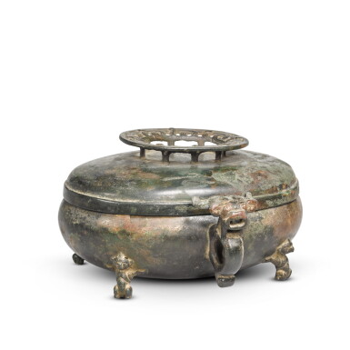 View full screen - View 1 of Lot 415. An archaic bronze ritual wine vessel and cover (He), Warring States period / Western Han dynasty | 東周戰國至漢 青銅獸耳蓋𫓼.