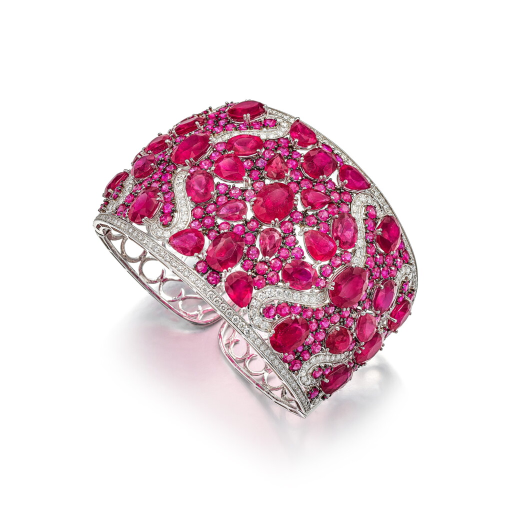 View full screen - View 1 of Lot 1804. RUBY AND DIAMOND CUFF BANGLE | 紅寳石 配 鑽石 手鐲.