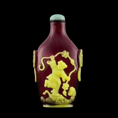 View full screen - View 1 of Lot 1060. A yellow overlay ruby-red glass 'Liu Hai' snuff bottle, Qing dynasty, 19th century | 清十九世紀 寶石紅地套黃料劉海戲金蟾鼻煙壺.