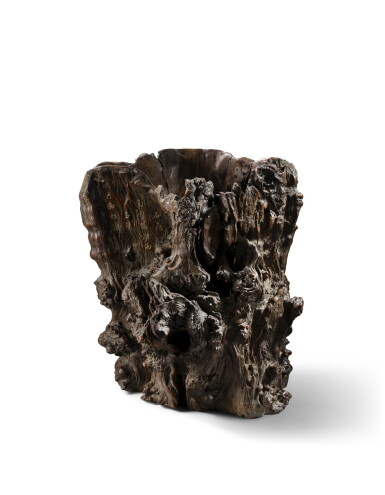 View full screen - View 1 of Lot 9889. An inscribed tree trunk scroll pot, 19th century or earlier | 清十九世紀或更早期 木樁題字畫斗.