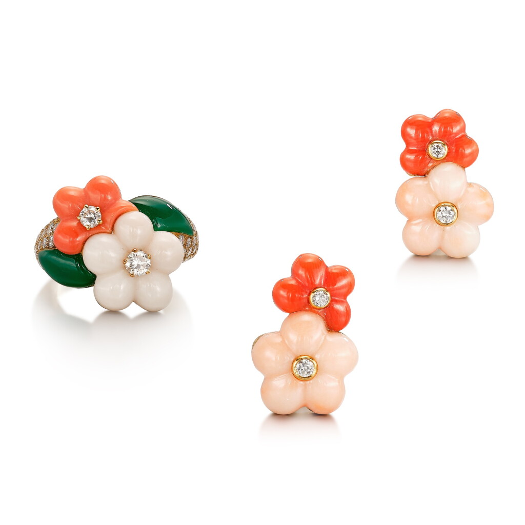 View full screen - View 1 of Lot 2778. Coral, Chrysoprase and Diamond Demi-Parure | 梵克雅寶 | 珊瑚 配 玉髓 及 鑽石 耳環 及 戒指 套裝 .