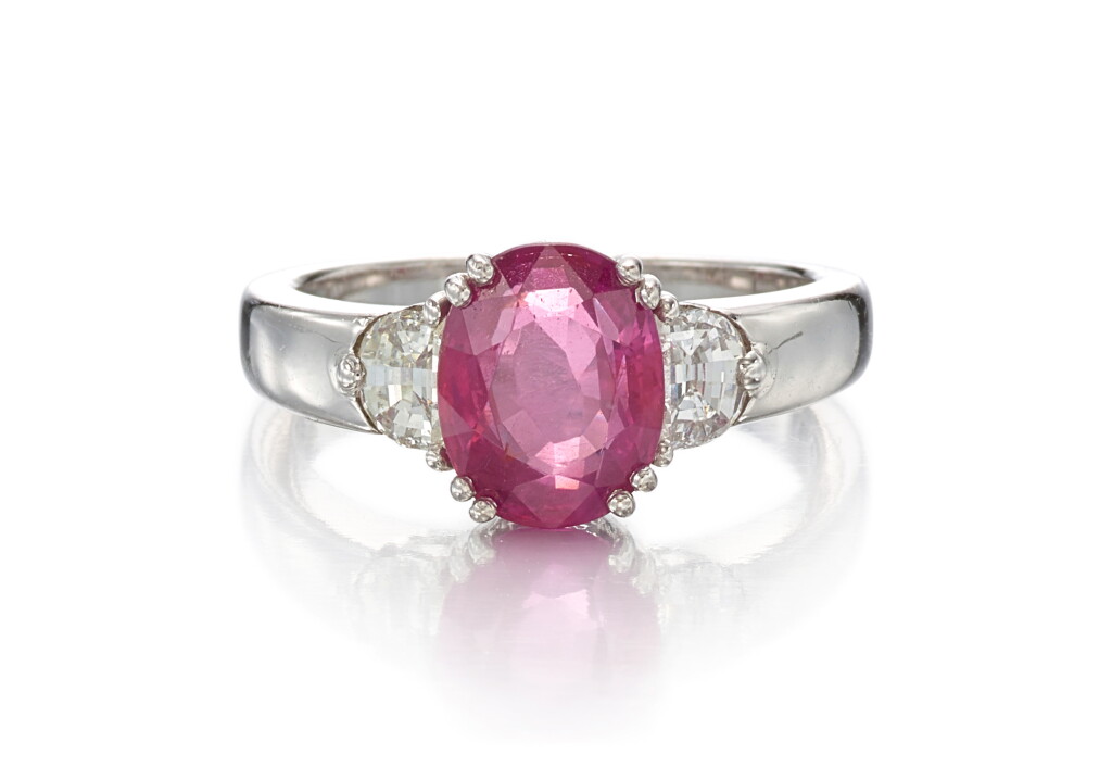 View full screen - View 1 of Lot 9165. RUBY AND DIAMOND RING | 2.86卡拉 天然「緬甸」紅寶石 配 鑽石 戒指.