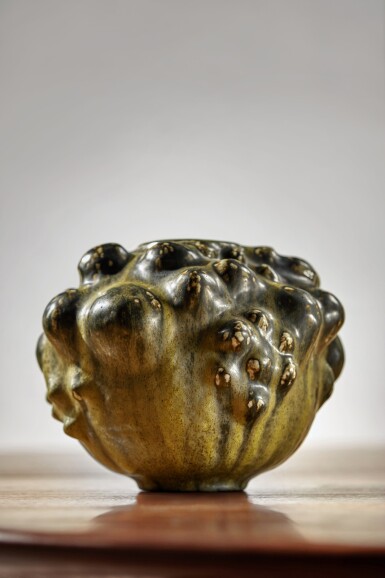 View full screen - View 1 of Lot 21. Vase.