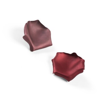 View full screen - View 1 of Lot 158. PAIRE DE CLIPS D'OREILLE ALUMINIUM, JAR | ALUMINIUM EAR CLIPS, JAR.