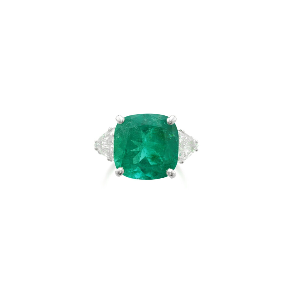 View full screen - View 1 of Lot 925. Emerald and diamond ring.