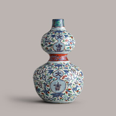 View full screen - View 1 of Lot 315. An unusual wucai 'daji' double gourd vase Ming dynasty, wanli period | 明萬曆 五彩福祿萬代大吉紋葫蘆瓶.