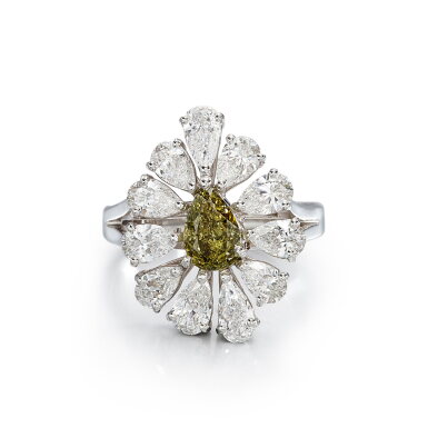 View full screen - View 1 of Lot 613. Fancy Deep Greyish Yellowish Green 'Chameleon' Diamond and Diamond Ring | 0.77克拉 深彩灰黃綠色「變色龍」鑽石 配 鑽石 戒指.