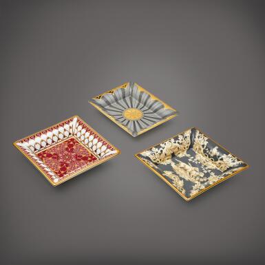 View full screen - View 1 of Lot 8819. Porcelain de Limoges | A set of three commemorative Limoges porcelain and enamel dishes, Circa 2004, 2018 and 2020 | 百達翡麗 | Porcelain de Limoges | 一套三件利摩日陶瓷及琺瑯擺飾盤,約2004、2018及2020年製.
