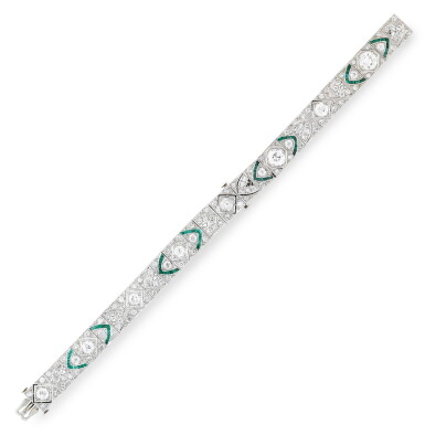 View full screen - View 1 of Lot 28. BRACELET DIAMANTS ET EMERAUDES | DIAMOND AND EMERALD BRACELET .