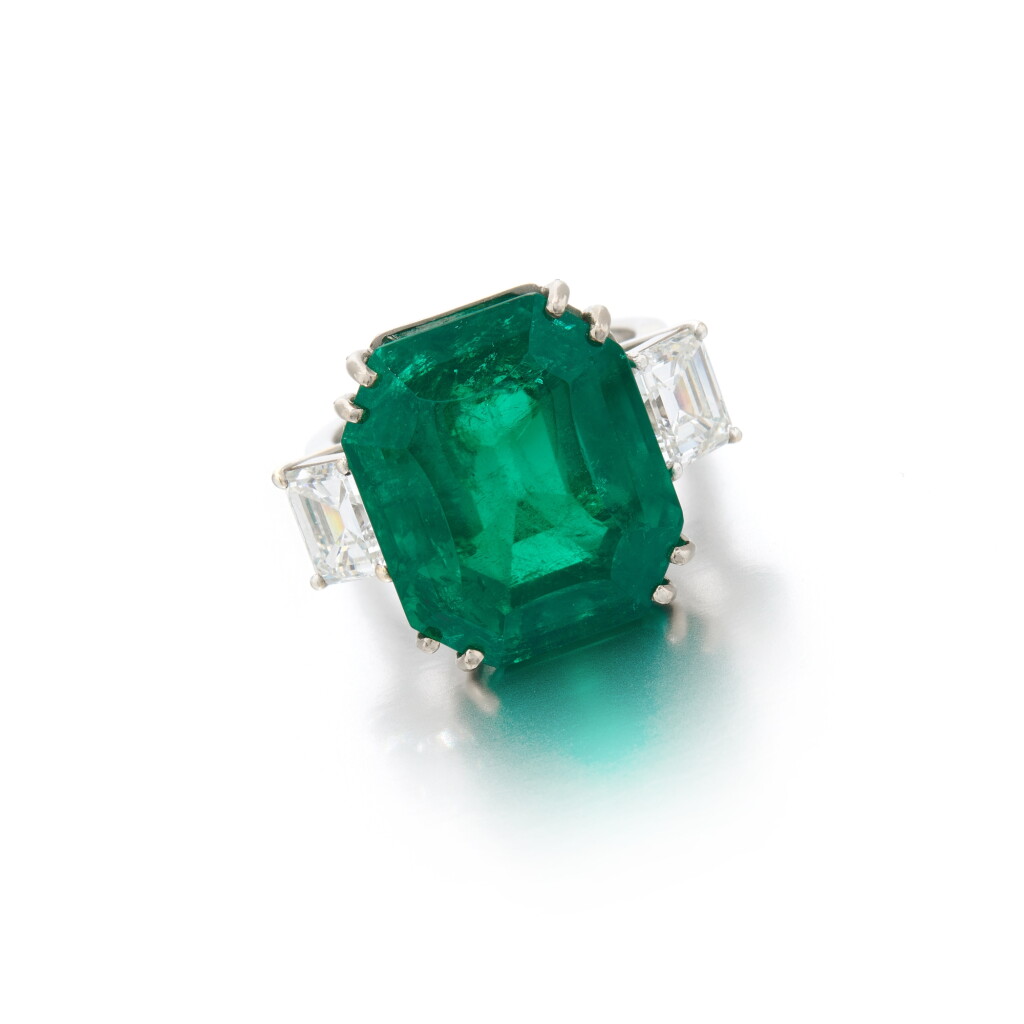 View full screen - View 1 of Lot 303. Emerald and diamond ring (Anello in diamanti e smeraldo).