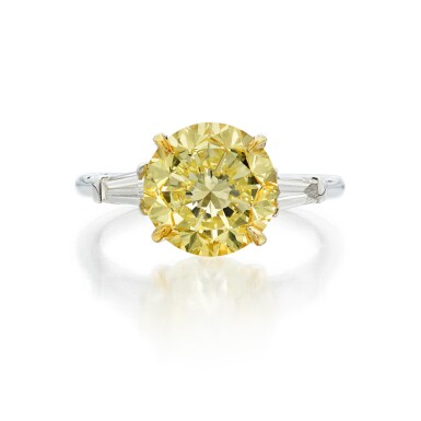 View full screen - View 1 of Lot 1744. FANCY INTENSE YELLOW DIAMOND AND DIAMOND RING | 3.75克拉 濃彩黃色鑽石 配 鑽石 戒指.