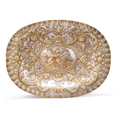 View full screen - View 1 of Lot 178. A rare parcel-gilt silver salver, Mokejev, Moscow, 1721-1722 | Rare plateau en argent et vermeil, par Mokejev, Moscou, 1721-1722.