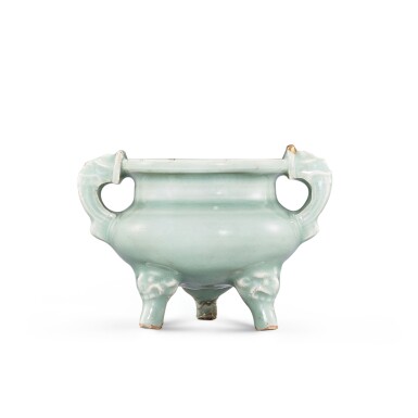 View full screen - View 1 of Lot 3527. A very rare Longquan celadon 'dragon'-handled tripod incense burner, Southern Song dynasty | 南宋 龍泉青釉龍耳三足爐.