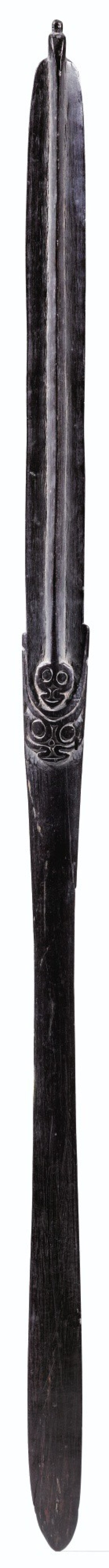 View full screen - View 1 of Lot 2. SPATULE À CHAUX, ILES TROBRIAND, RÉGION MASSIM, EST DE LA PAPOUASIE NOUVELLE GUINÉE.