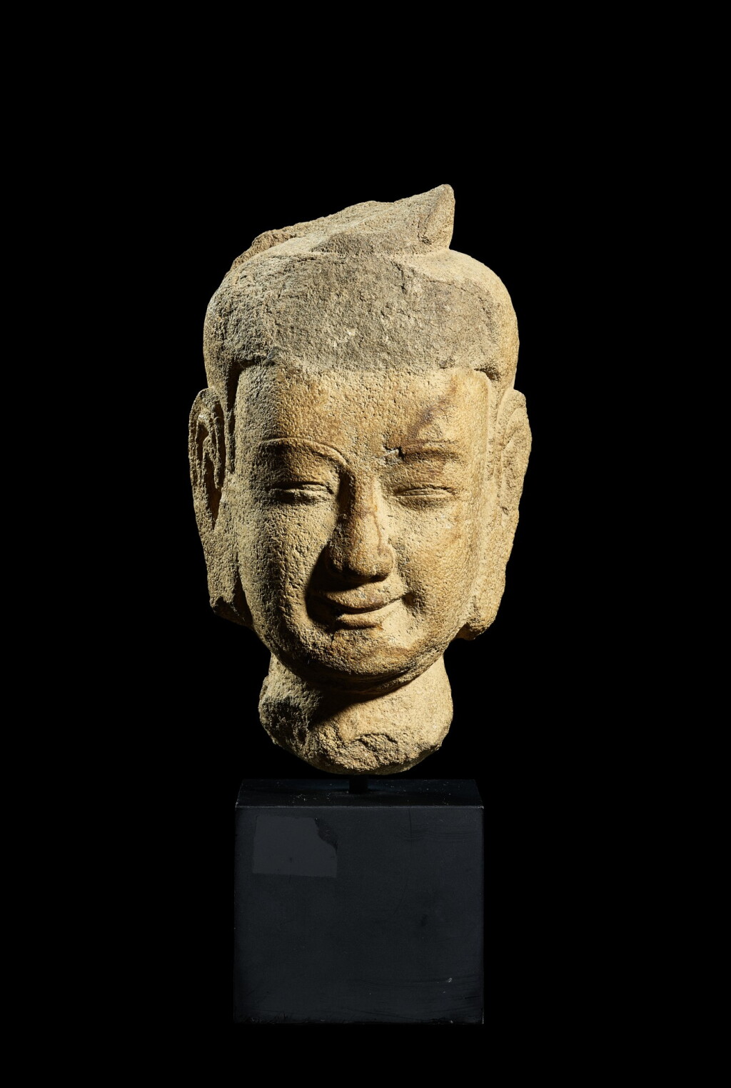 View full screen - View 1 of Lot 3676. A sandstone head of a bodhisattva Northern Wei dynasty | 北魏 沙岩石佛首.