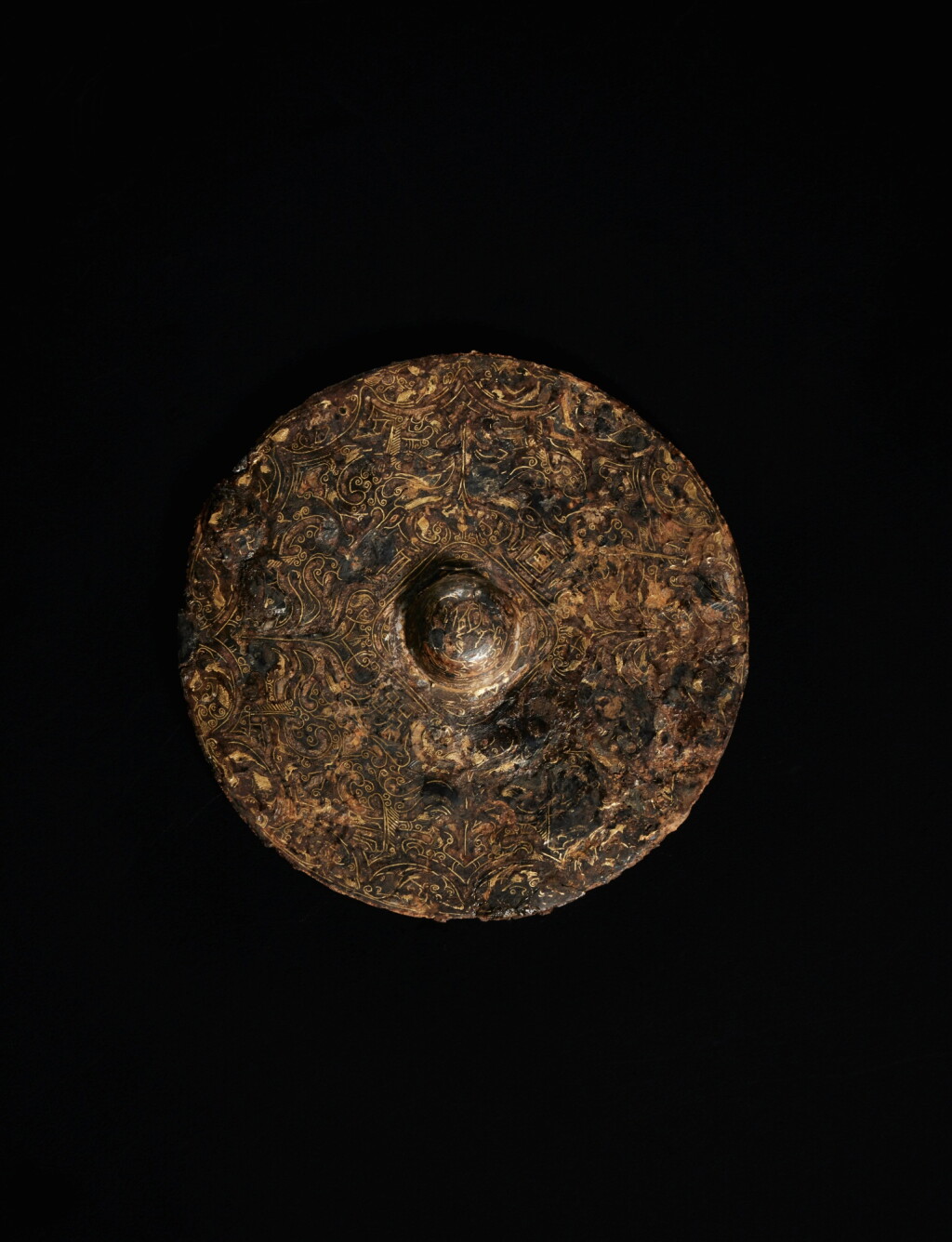 View full screen - View 1 of Lot 250. An extremely rare inscribed gold-inlaid iron mirror, Eastern Han dynasty | 東漢 鐵錯金獸紋鏡.