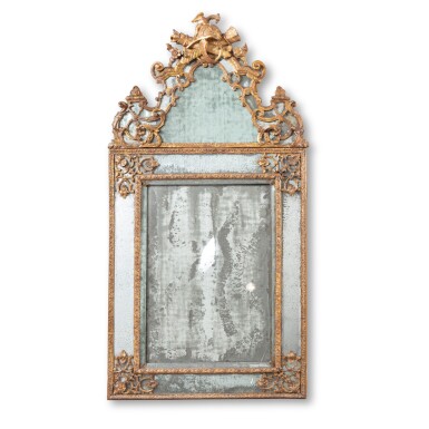 View full screen - View 1 of Lot 38. A Régence carved giltwood mirror | Miroir à fronton en bois sculpté et doré, d'époque Régence.