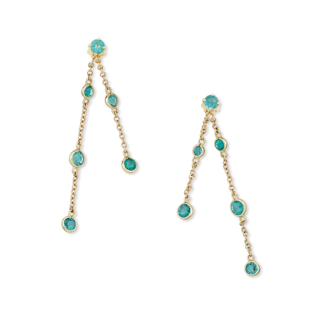 View full screen - View 1 of Lot 63. PAIRE DE BOUCLES D'OREILLE ÉMERAUDES | EMERALD EARRINGS.