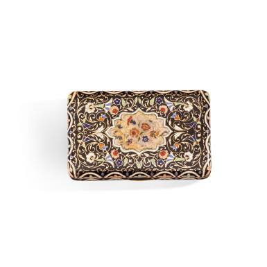 View full screen - View 1 of Lot 23. A small gold and enamel snuff box for the Ottoman market, probably Geneva, circa 1830-1835 | Petite tabatière en or et émail pour le marché ottoman, probablement Genève, vers 1830-1835.